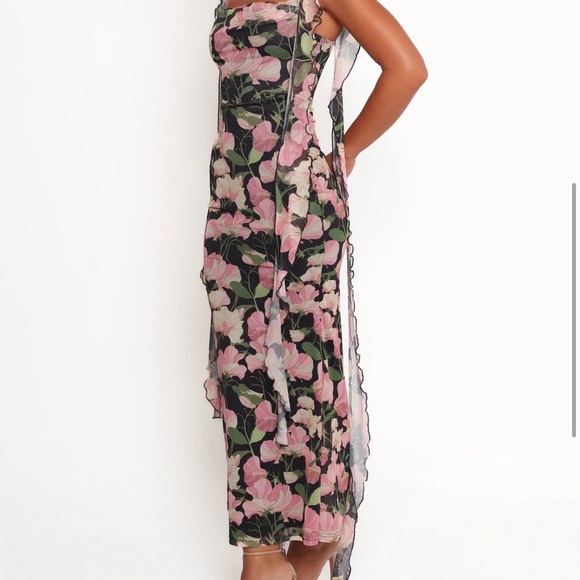 NWT Stunning and Feminine Petal and Pup Chiara Floral Maxi Dress Size Medium - Picture 3 of 9